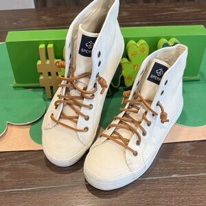 Women’s Sperry Cream High-Top Canvas Sneakers with Tan Laces size 9
